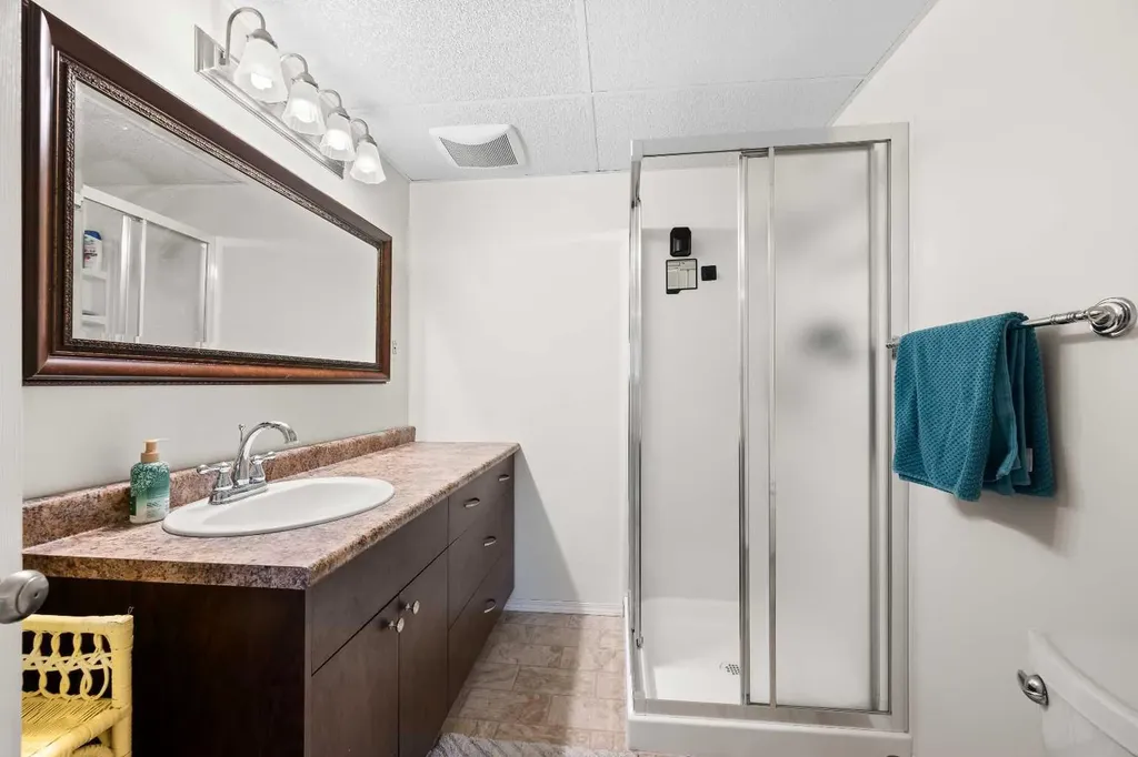 5609 35 Street Lloydminster AB T9V 1S1