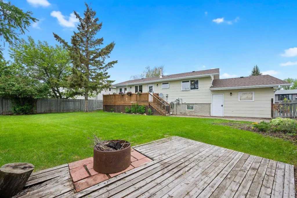 5609 35 Street Lloydminster AB T9V 1S1