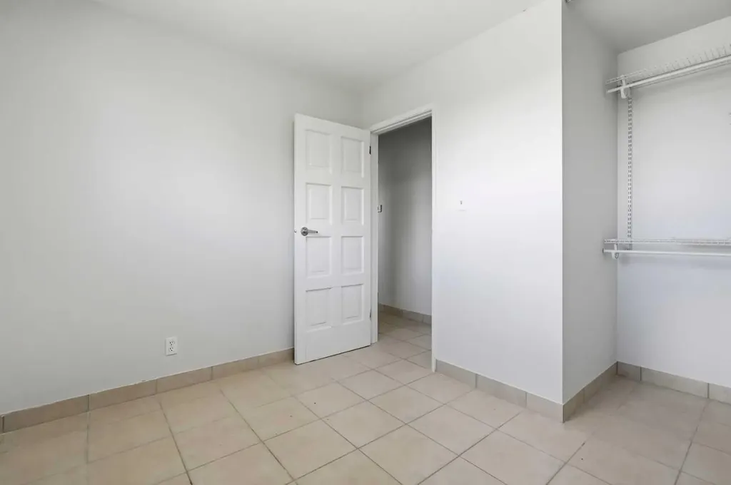 587 East Lakeview Road Chestermere AB T1X 1A4