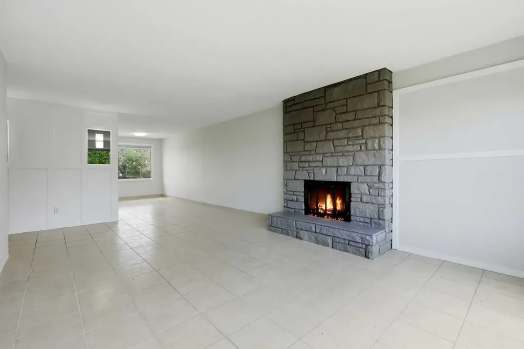 587 East Lakeview Road Chestermere AB T1X 1A4
