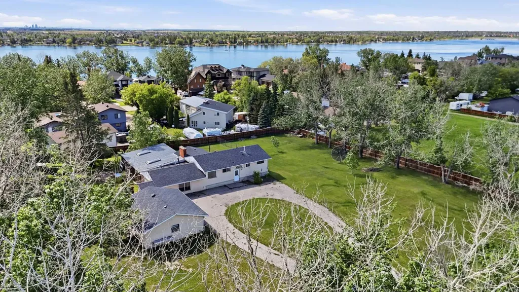 587 East Lakeview Road Chestermere AB T1X 1A4
