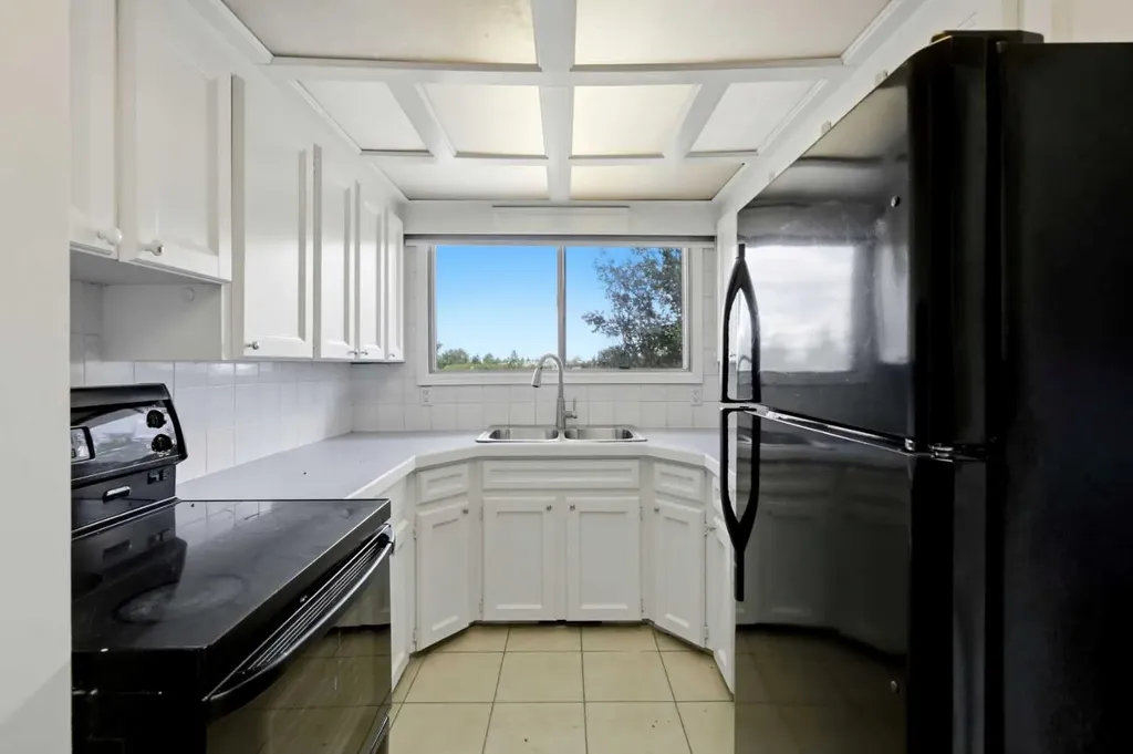 587 East Lakeview Road Chestermere AB T1X 1A4