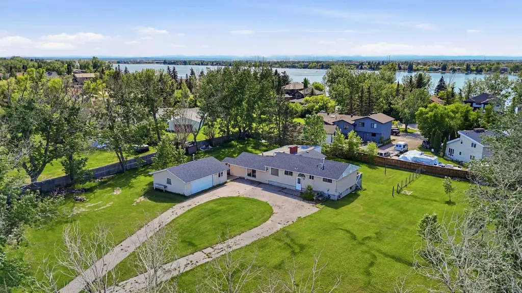 587 East Lakeview Road Chestermere AB T1X 1A4