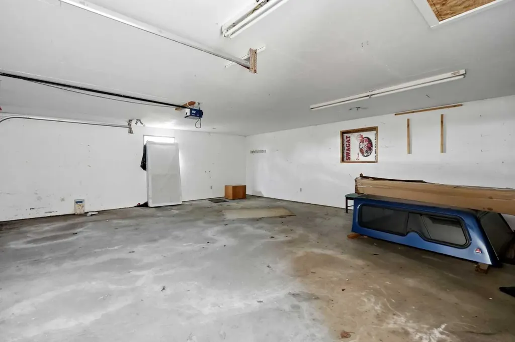 587 East Lakeview Road Chestermere AB T1X 1A4