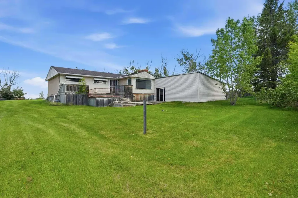 587 East Lakeview Road Chestermere AB T1X 1A4