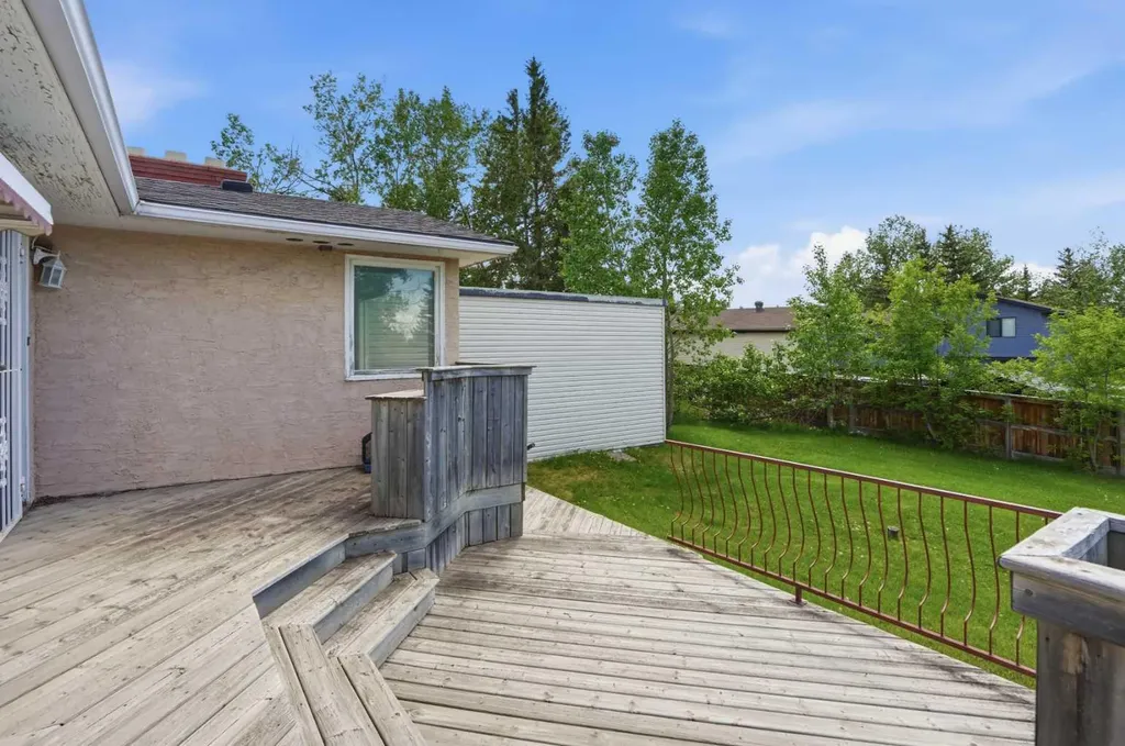 587 East Lakeview Road Chestermere AB T1X 1A4