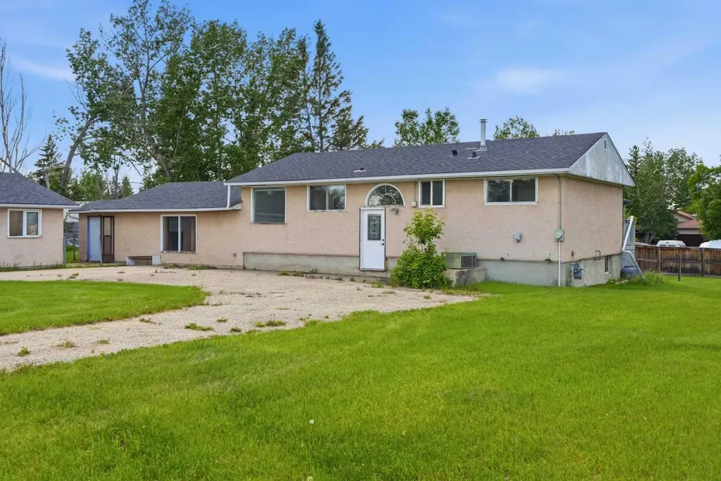 587 East Lakeview Road Chestermere AB T1X 1A4