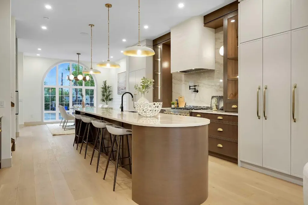 2535 19 Street SW Calgary AB T2T 4X4
