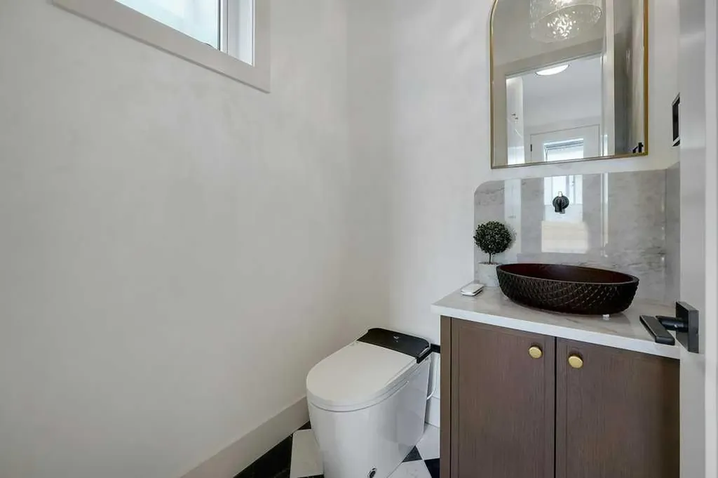 2535 19 Street SW Calgary AB T2T 4X4