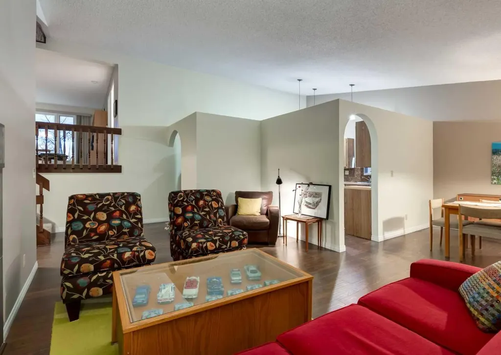 63 Brookpark Crescent SW Calgary AB T2W 2W6