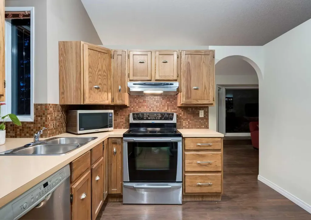 63 Brookpark Crescent SW Calgary AB T2W 2W6