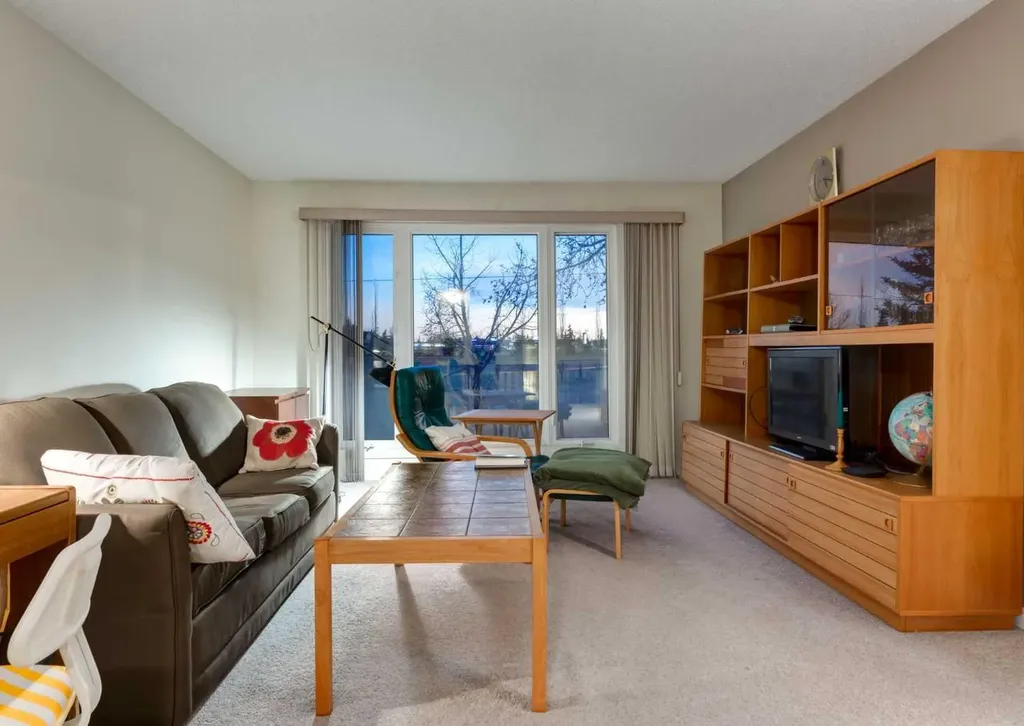 63 Brookpark Crescent SW Calgary AB T2W 2W6