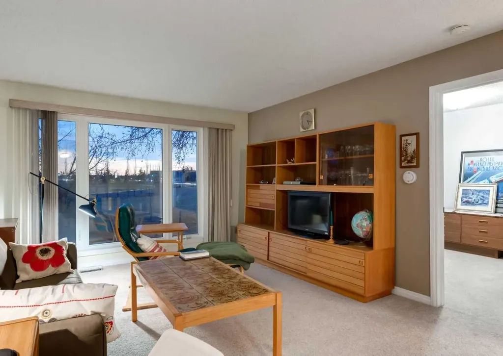 63 Brookpark Crescent SW Calgary AB T2W 2W6