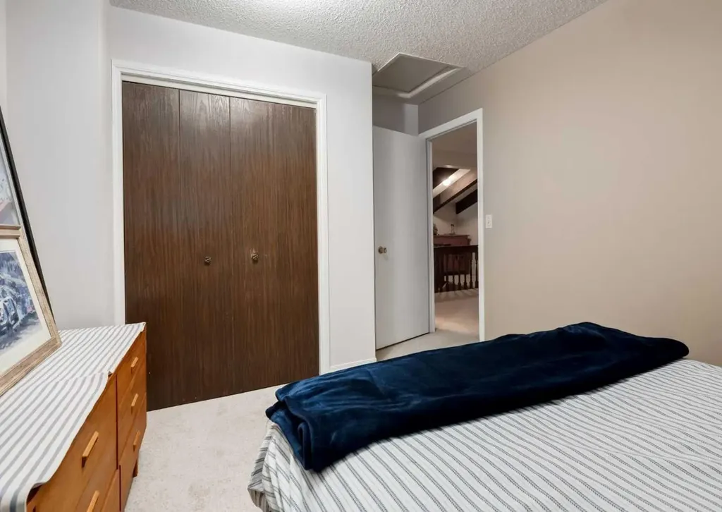 63 Brookpark Crescent SW Calgary AB T2W 2W6