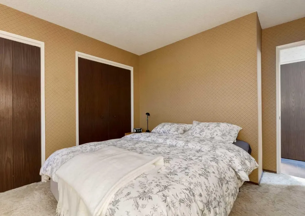 63 Brookpark Crescent SW Calgary AB T2W 2W6