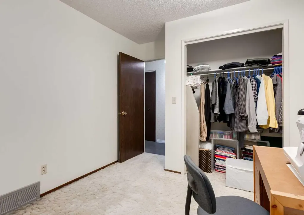 63 Brookpark Crescent SW Calgary AB T2W 2W6