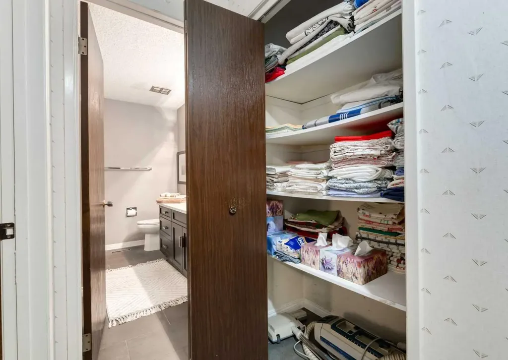 63 Brookpark Crescent SW Calgary AB T2W 2W6