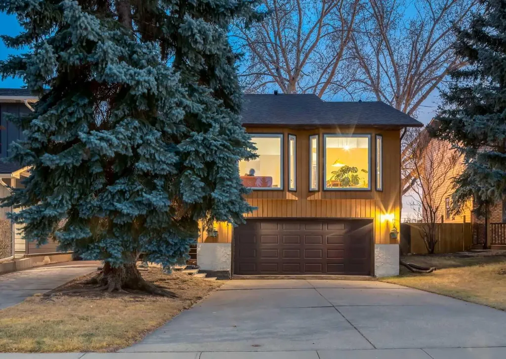 63 Brookpark Crescent SW Calgary AB T2W 2W6