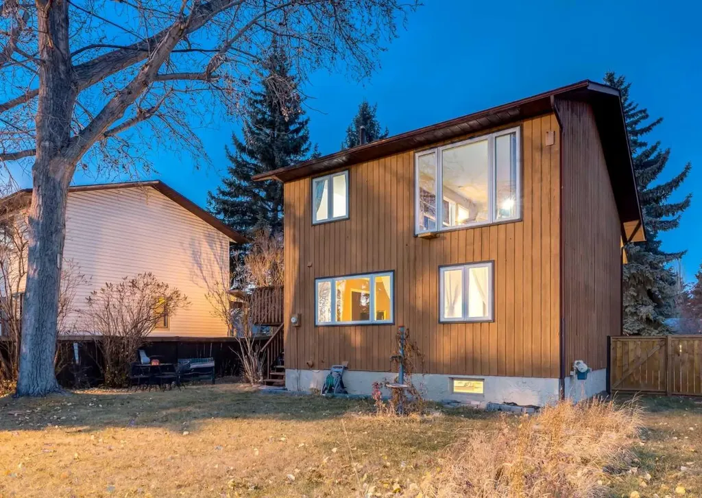 63 Brookpark Crescent SW Calgary AB T2W 2W6