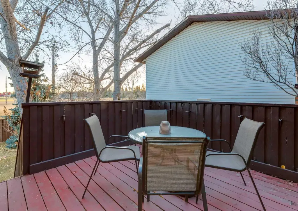 63 Brookpark Crescent SW Calgary AB T2W 2W6