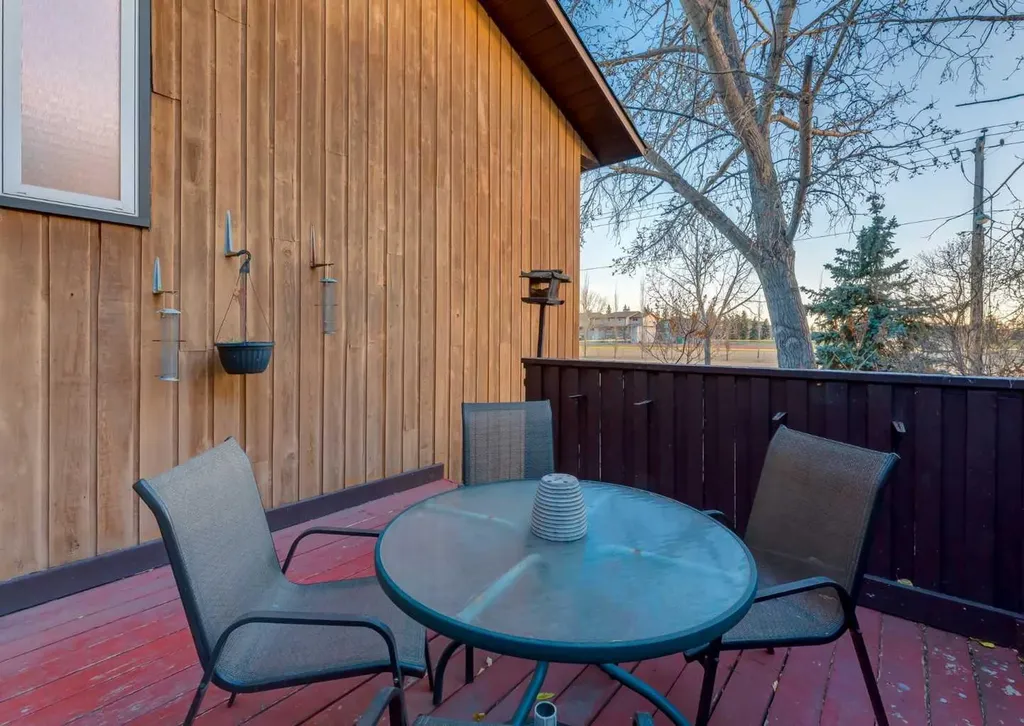63 Brookpark Crescent SW Calgary AB T2W 2W6