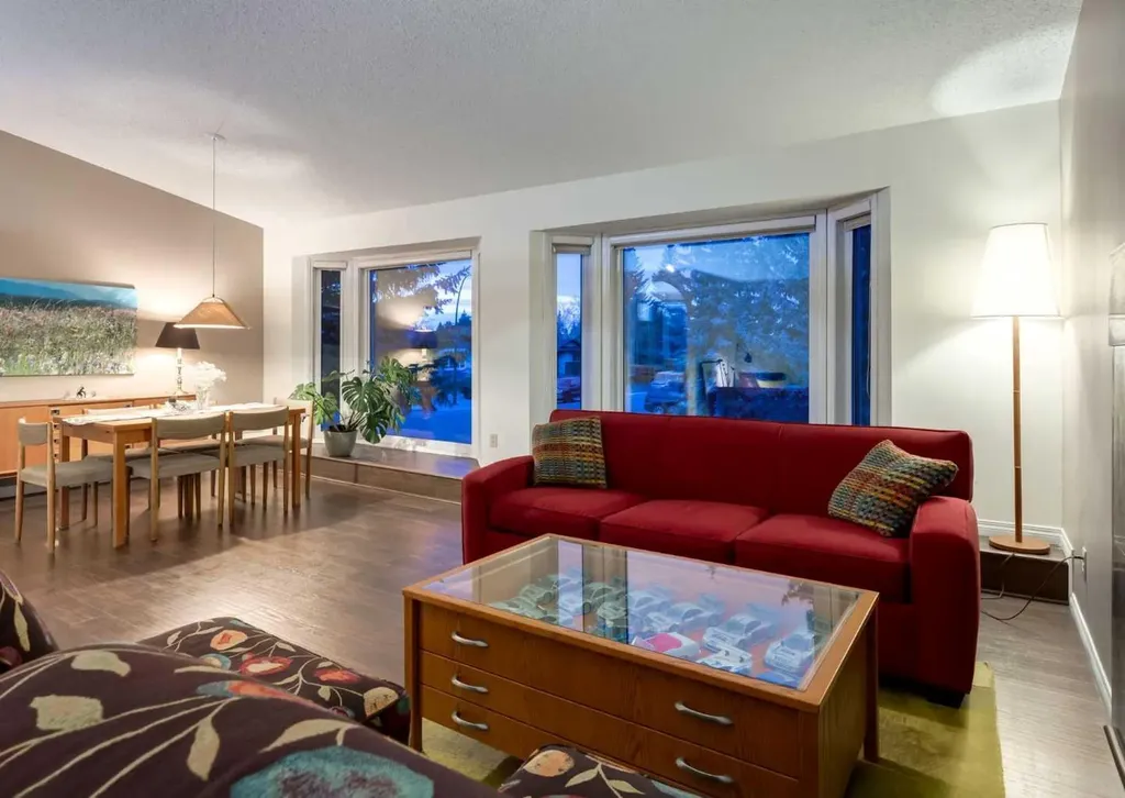 63 Brookpark Crescent SW Calgary AB T2W 2W6