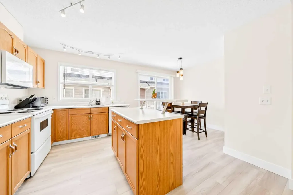 203 Mckenzie Towne Gate SE Calgary AB T2Z 4G2