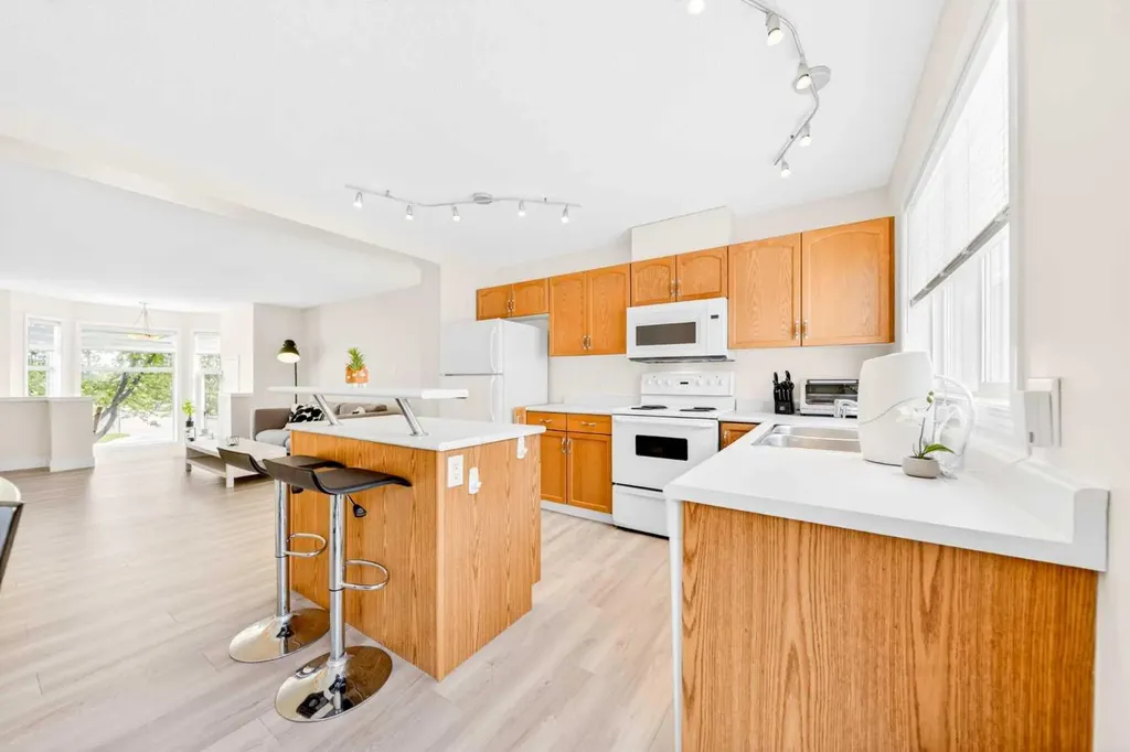 203 Mckenzie Towne Gate SE Calgary AB T2Z 4G2