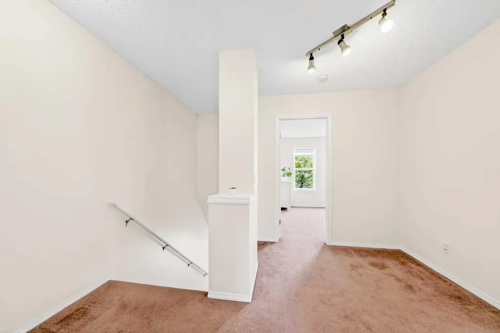 203 Mckenzie Towne Gate SE Calgary AB T2Z 4G2