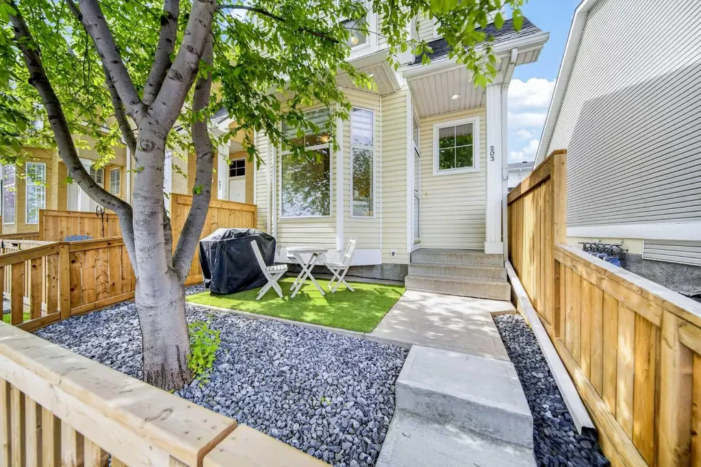 203 Mckenzie Towne Gate SE Calgary AB T2Z 4G2