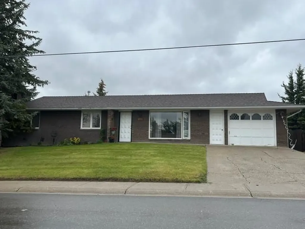 859 2nd Avenue W Cardston AB T0K 0K0