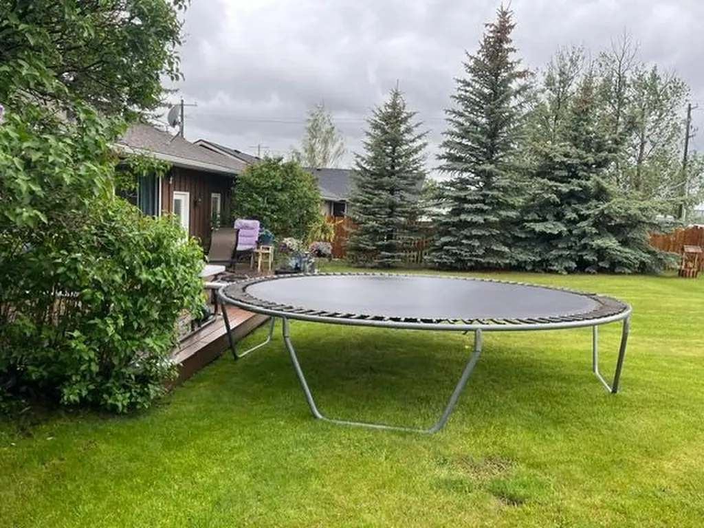 859 2nd Avenue W Cardston AB T0K 0K0