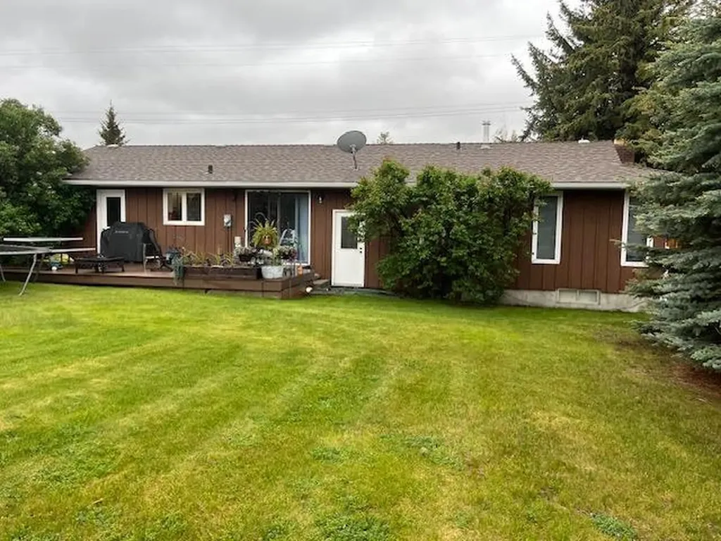 859 2nd Avenue W Cardston AB T0K 0K0