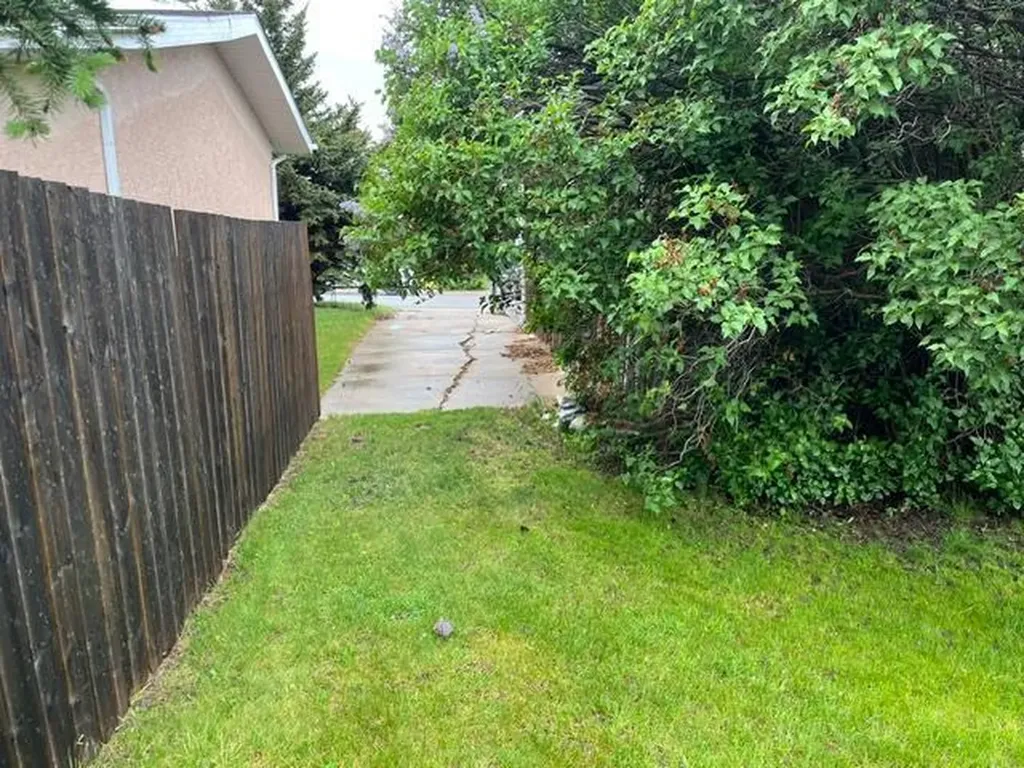 859 2nd Avenue W Cardston AB T0K 0K0
