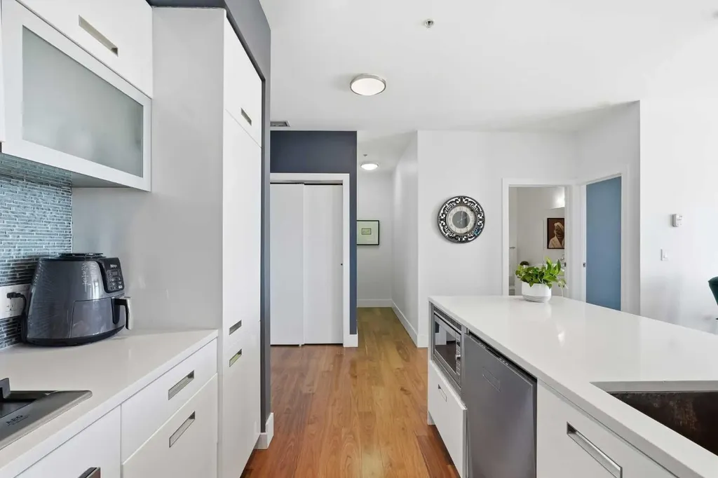 2505 17 Avenue SW Calgary AB T3E7V3