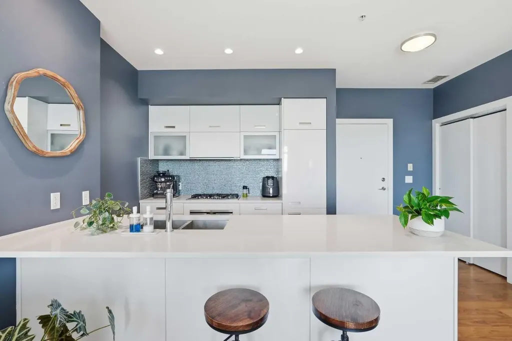 2505 17 Avenue SW Calgary AB T3E7V3
