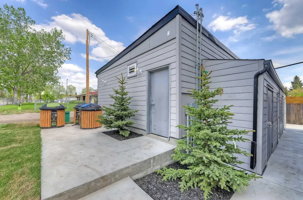 3550 45 Street SW Calgary AB T3E 3V2