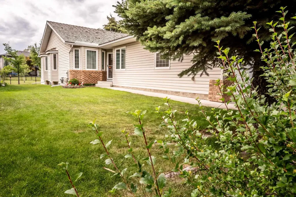 601 Riverside Drive NW High River AB T1V 1S8