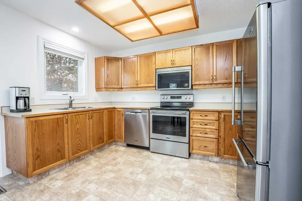 601 Riverside Drive NW High River AB T1V 1S8