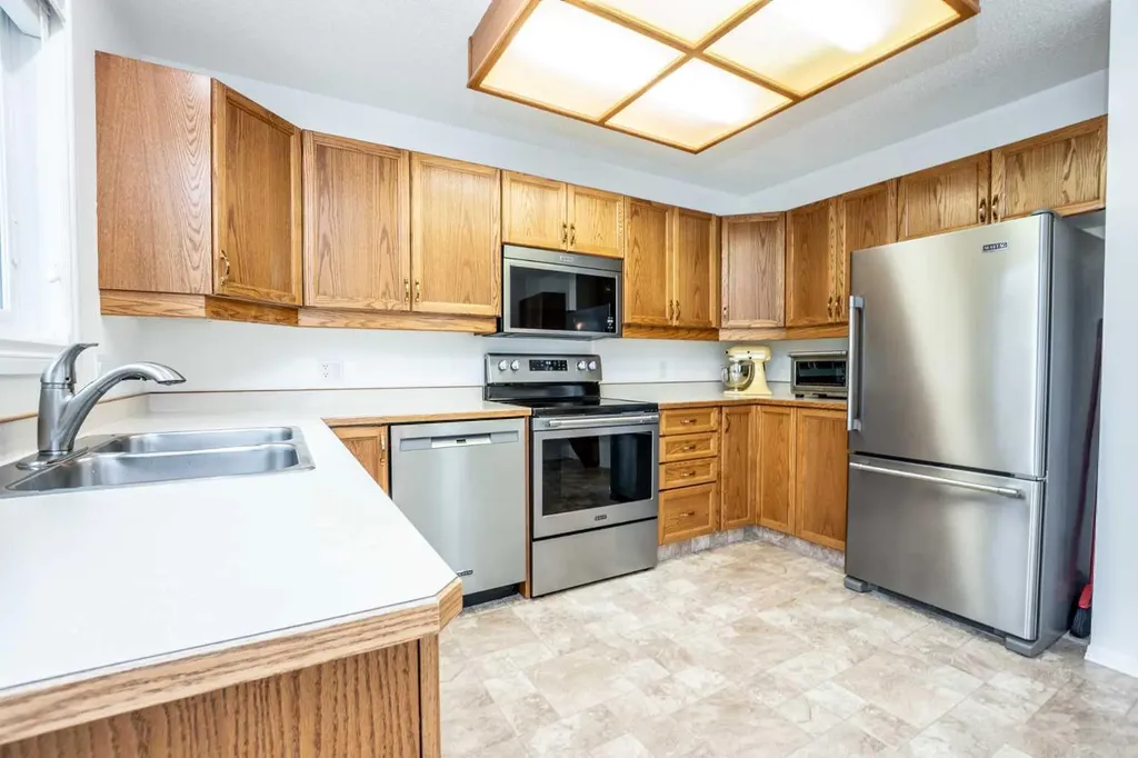 601 Riverside Drive NW High River AB T1V 1S8