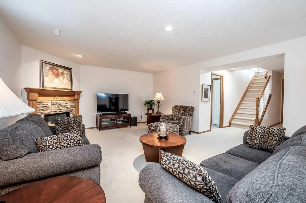 601 Riverside Drive NW High River AB T1V 1S8