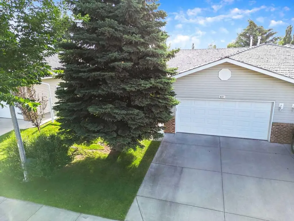 601 Riverside Drive NW High River AB T1V 1S8