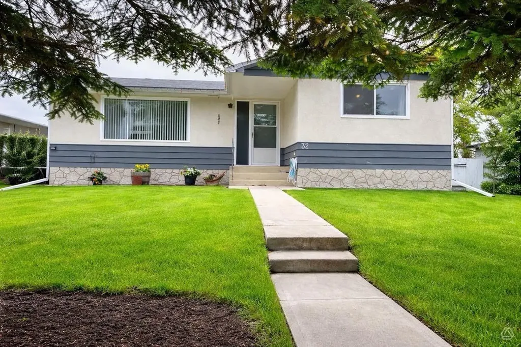 32 Beaver Drive Whitecourt AB T7S1G4