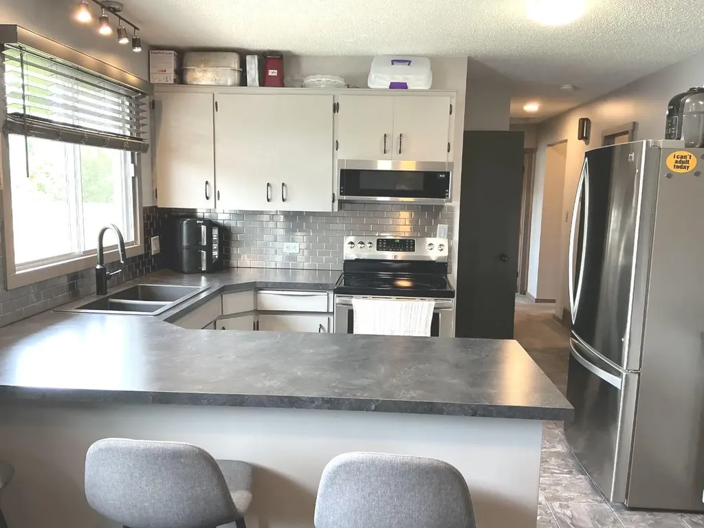 32 Beaver Drive Whitecourt AB T7S1G4