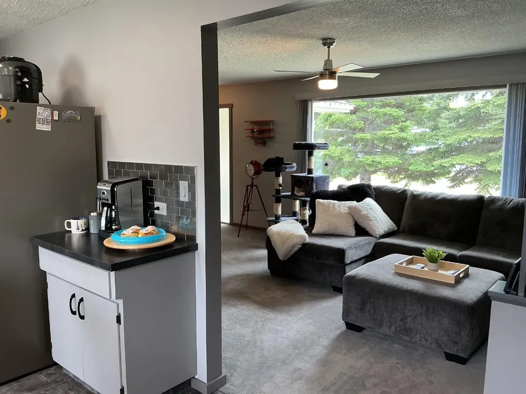 32 Beaver Drive Whitecourt AB T7S1G4