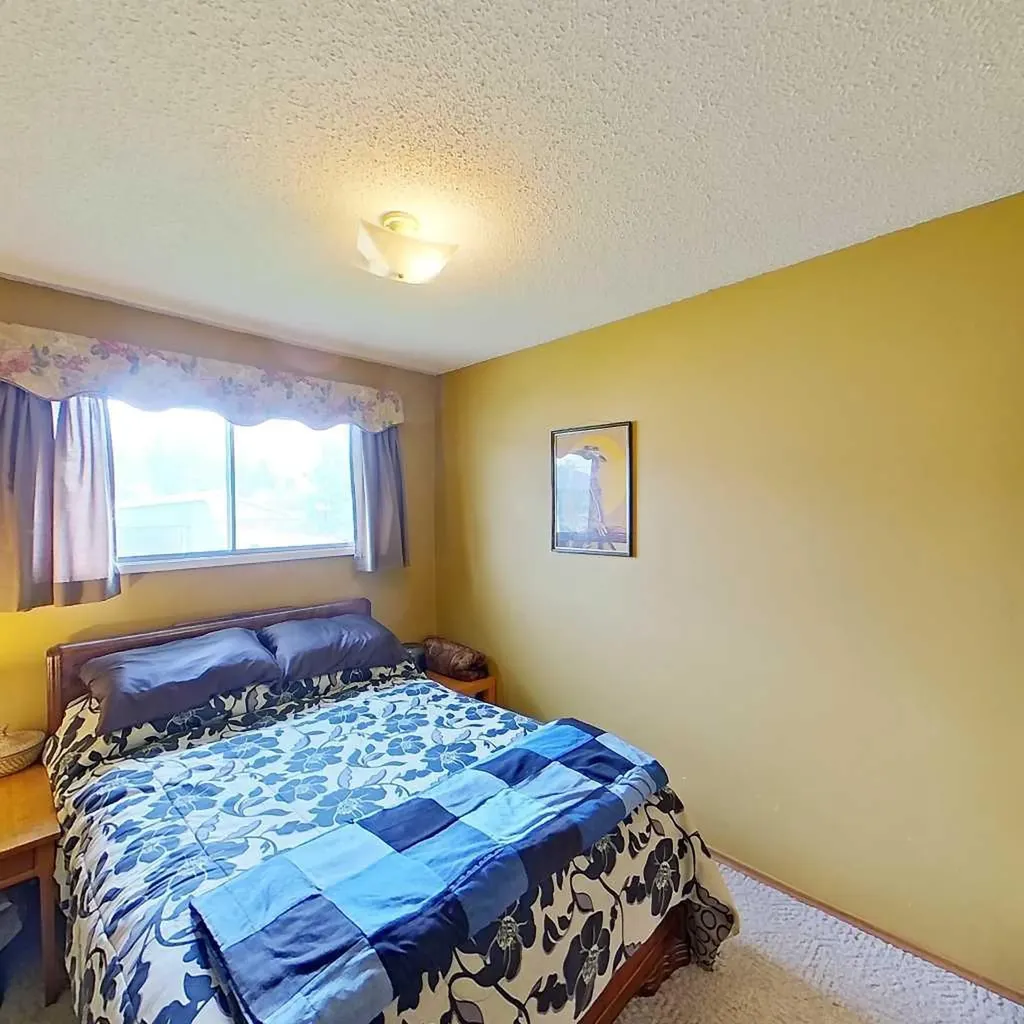 32 Beaver Drive Whitecourt AB T7S1G4