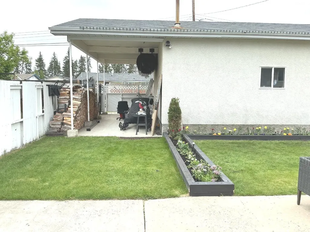32 Beaver Drive Whitecourt AB T7S1G4