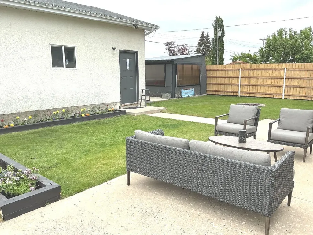 32 Beaver Drive Whitecourt AB T7S1G4