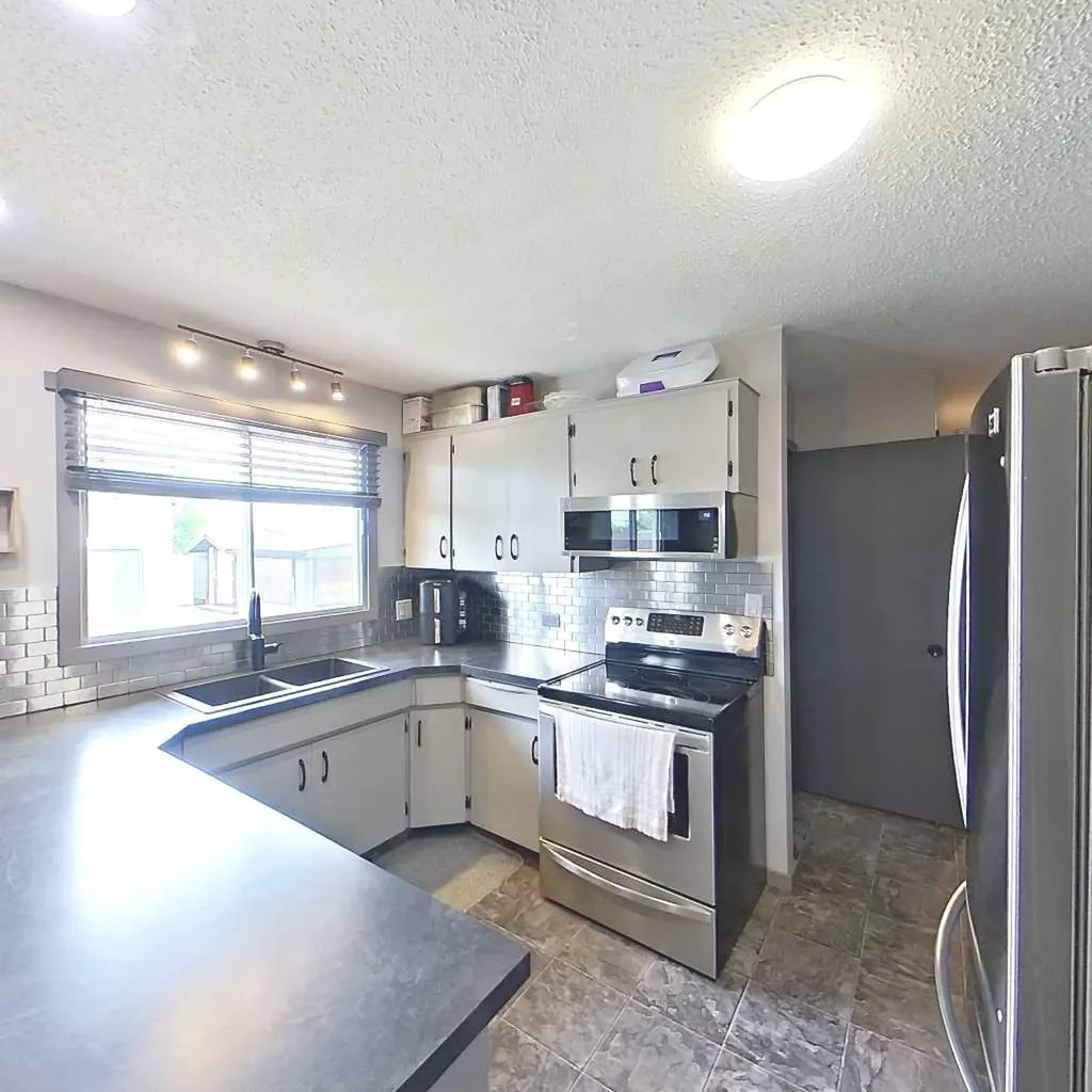 32 Beaver Drive Whitecourt AB T7S1G4