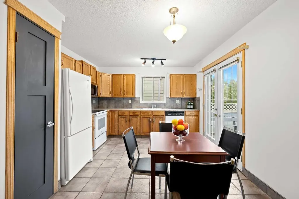 159 Shawinigan Drive SW Calgary AB T2Y 2W1